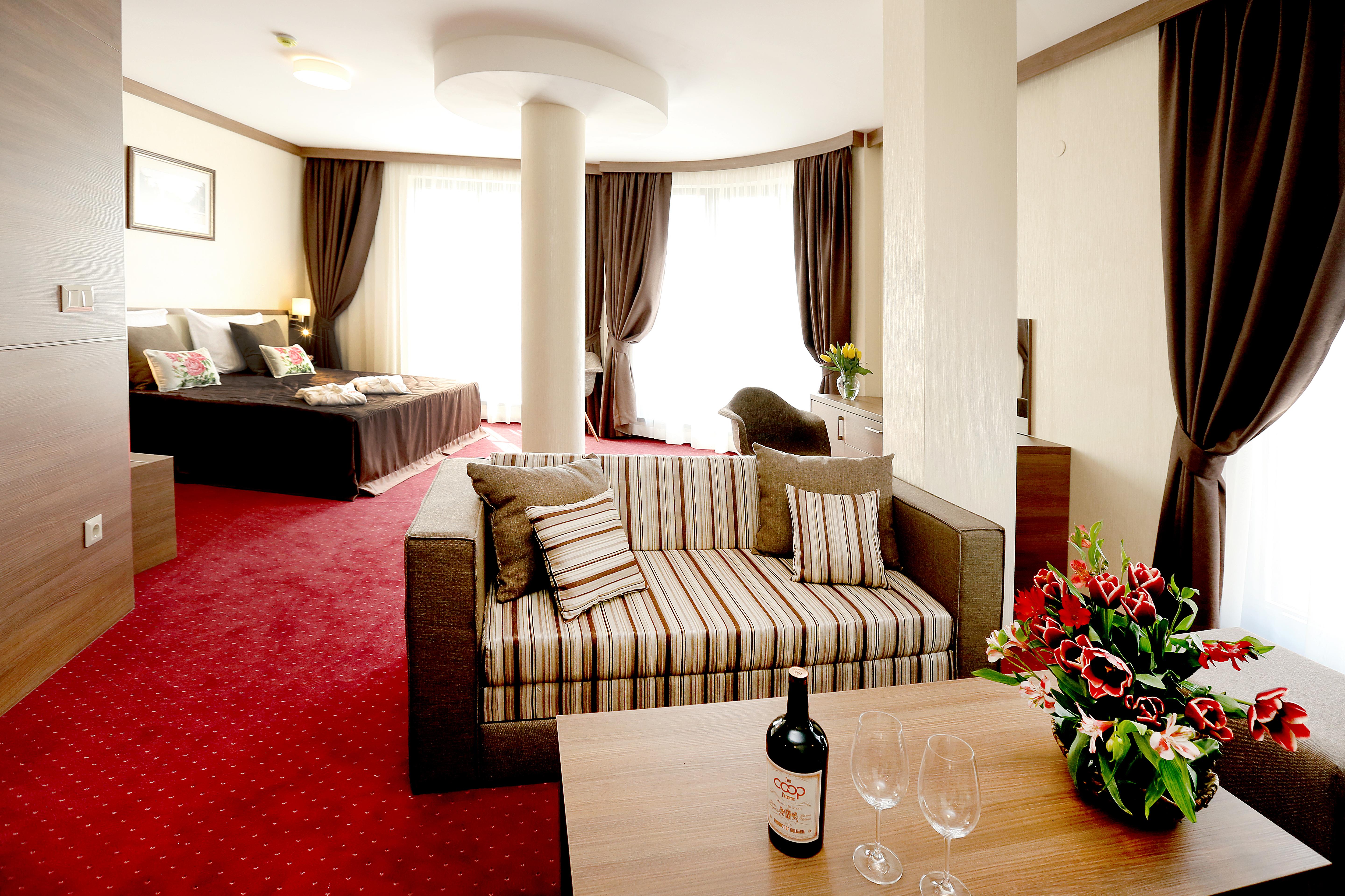 Coop, Hotel